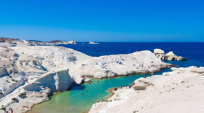 Μήλος : Το νησί των χρωμάτων